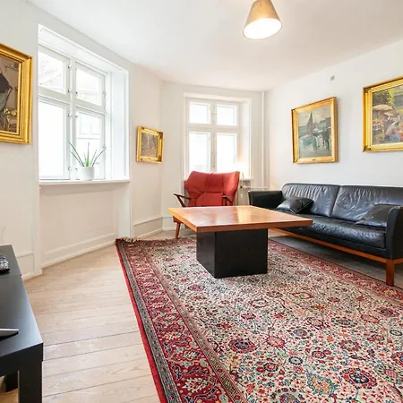 Classic Danish Design In City Center Apartment