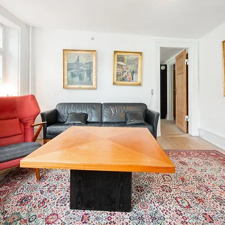 Apartment Classic Danish Design In City Center